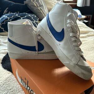 Nike Blazer Mid ‘77 VNTG m size 10.5/w 12. Great condition